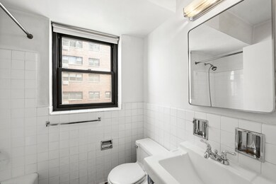 165 E 72nd Street unit 12J, New York, NY 10021 - photo 5