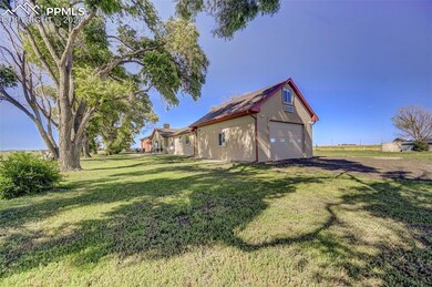 View of yard featuring an outdoor structure and a 