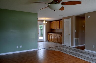 8991 Lithia Ct, Jacksonville, FL 32216 - photo 5