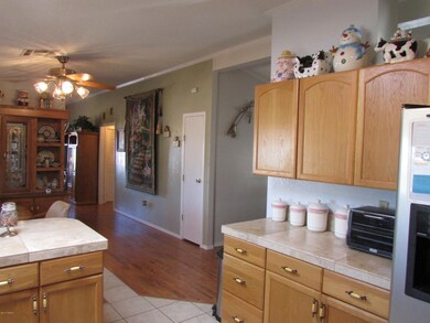 1bkitchentowardfamilyroom