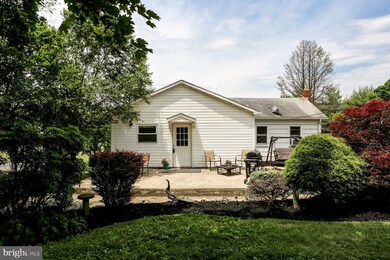 987 Paradise Rd, New Bloomfield, PA 17068 - photo 2