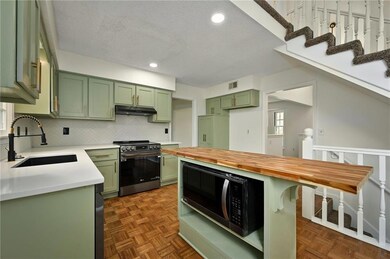 8447 Constance St, Lenexa, KS 66215 - photo 7