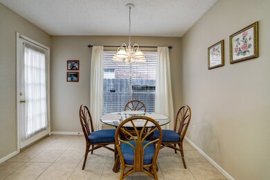 7827 Hidden Oaks Ln, Houston, TX 77095 - photo 6