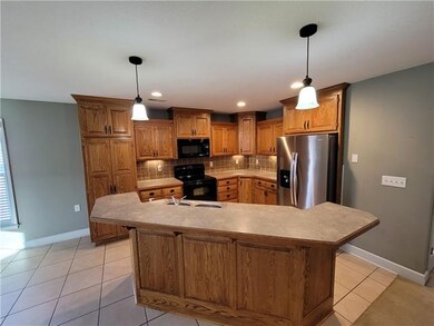 520 Neptune Dr, Raymore, MO 64083 - photo 3