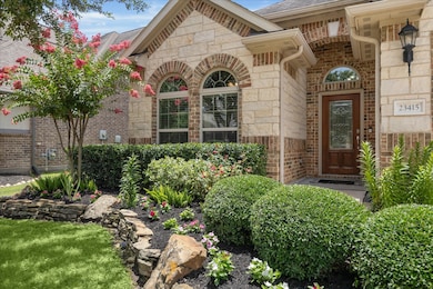 You will love the well maintained landscaping at t