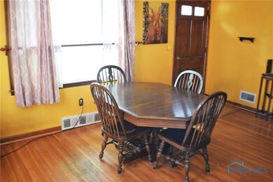 918 W College Ave, Woodville, OH 43469 - photo 5