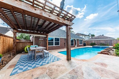 1901 N Mission Cir, Friendswood, TX 77546 - photo 4