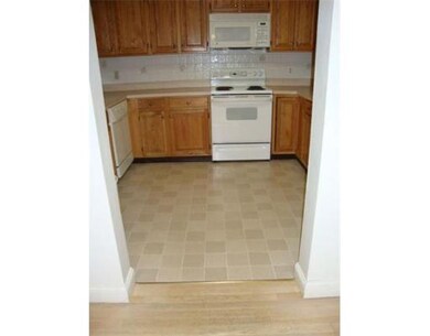 8 Hobart Ln unit ., Rockland, MA 02370 - photo 3