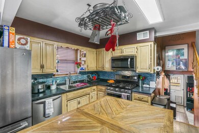 562 W Crockett Ave, Elmhurst, IL 60126 - photo 6