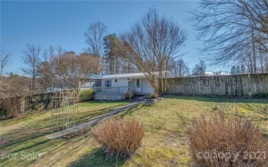 130 Holland Ln, Hendersonville, NC 28792 - photo 6