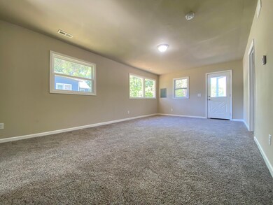 1247 E 35th St, Des Moines, IA 50317 - photo 5