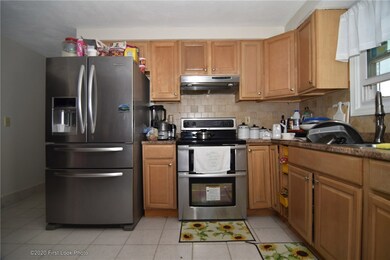 16 Consolation Ave, Pawtucket, RI 02861 - photo 4
