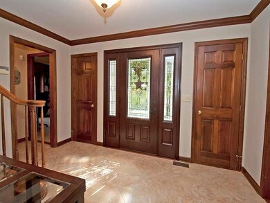 Entry/Foyer.