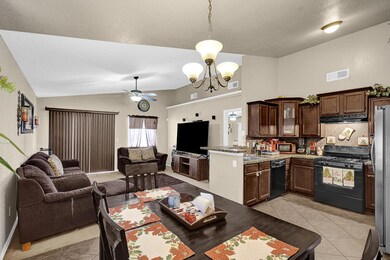 14301 Desert Cactus Dr, Horizon City, TX 79928 - photo 5