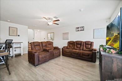 15202 Snug Harbor Way, von Ormy, TX 78073 - photo 6