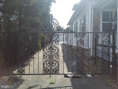 914 Walnut St, Frederick, MD 21703 - photo 2