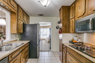 3011 Oak Valley Dr, Bedford, TX 76021 - photo 5