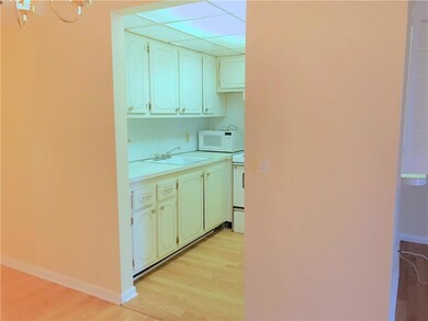 Kitchen appliances need to be replaced. Refrigerat