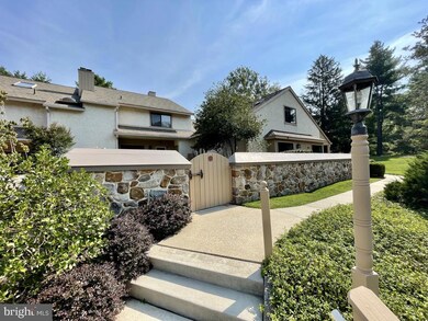 17 Sugar Knoll Dr unit 17, Devon, PA 19333 - photo 2