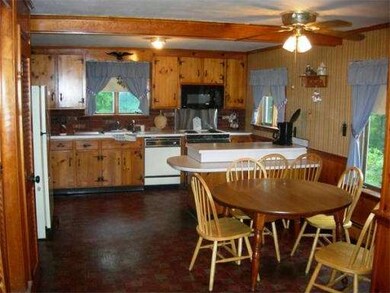 28 Paine St, Wellesley Hills, MA 02481 - photo 5