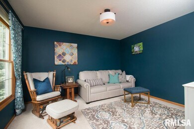 4221 N Oak St, Davenport, IA 52806 - photo 2