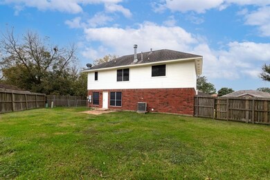 10919 Gulf Bridge Ct, Houston, TX 77075 - photo 3