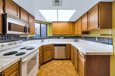 903 W Glendale Ave-large-010-009-903 W G