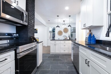 1111 Wycoff Ave, Jacksonville, FL 32205 - photo 5