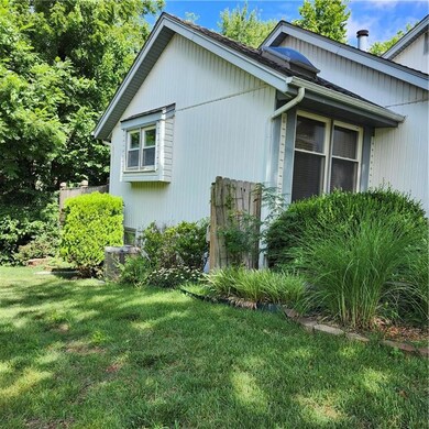 9318 Greenway Ln, Lenexa, KS 66215 - photo 7