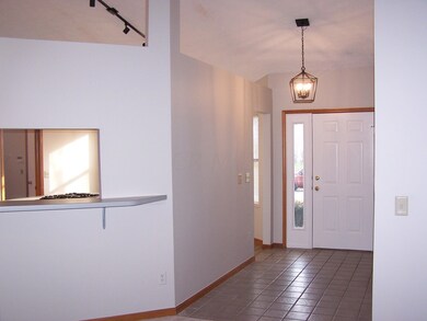 469 Leamington Ct, Columbus, OH 43213 - photo 7