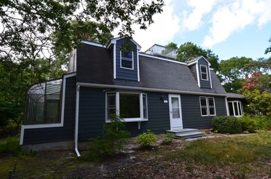 Beautiful 4 BR 2 Full bath
Coloinal