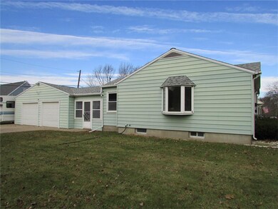 124 21st St SW, Cedar Rapids, IA 52404 - photo 6