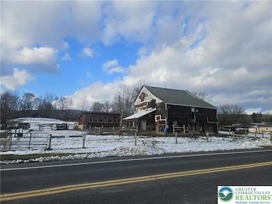 4586 W Mountain View Dr, Walnutport, PA 18088 - photo 2