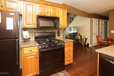 22100 robins way_07