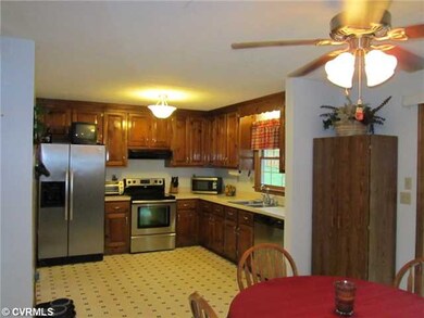 Kitchen - Bright, open kitchen with stainless appl