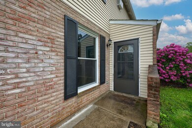 578 Creekside Ln, Mount Joy, PA 17552 - photo 4