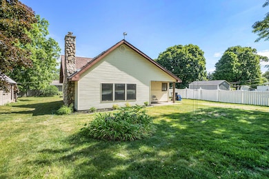 863 E Wilcox Ave, White Cloud, MI 49349 - photo 3