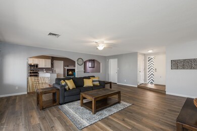 3317 n carriage lane-9