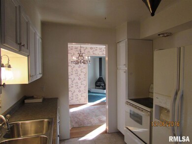 2339 Hawthorne Ct, Bettendorf, IA 52722 - photo 3