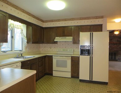 50 Cloverfield Dr, Albany, NY 12211 - photo 6