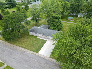 239 S Baxter St, Auburn, IN 46706 - photo 5