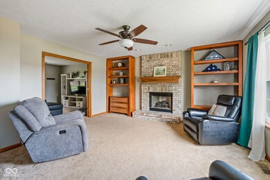 787 West St, Whiteland, IN 46184 - photo 5