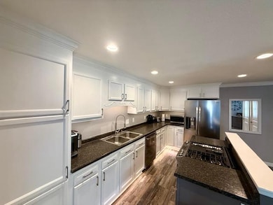 713 E Grove St, Caledonia, MN 55921 - photo 4