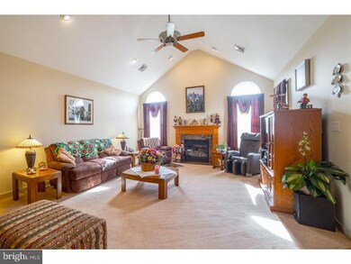 2044 Rose Dr, Pennsburg, PA 18073 - photo 4