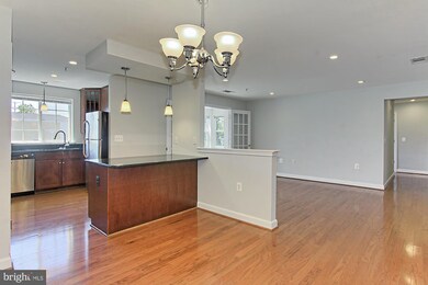 4081 S Four Mile Run Dr unit 403, Arlington, VA 22204 - photo 2