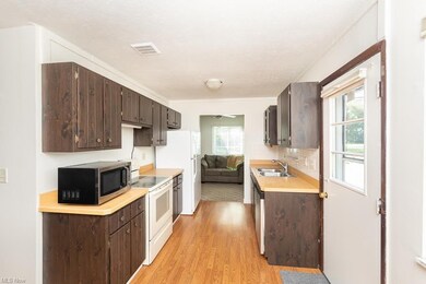 5505 Walker Rd, Sheffield Lake, OH 44054 - photo 5