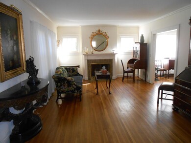 BEAUTIFUL LIVING ROOM