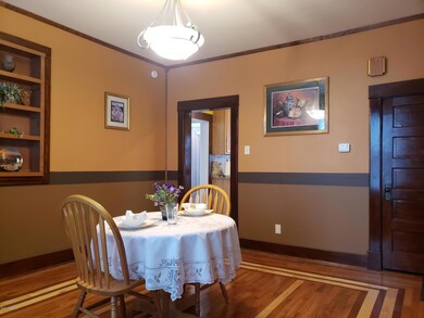 6-Formal Dining to Kitchen