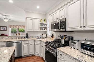 401 Crystal Way, Bellingham, MA 02019 - photo 5