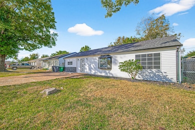 4729 Paradise Ln, Houston, TX 77048 - photo 2